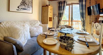 Apartamento renovado cerca de pistas y tiendas, balcón soleado