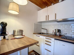 Fridge, microwave, stovetop, toaster