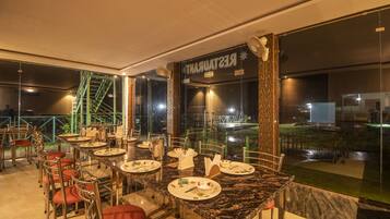 Daily buffet breakfast (INR 300 per person)