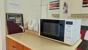 Desk, laptop workspace, iron/ironing board, free WiFi - Merriwa Motor Inn (Merriwa)