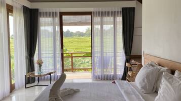 4 bedrooms, travel cot, WiFi, bed sheets