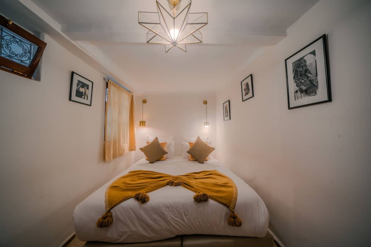 Deluxe Double Room, Ensuite (Chambre 3) | 8 bedrooms, premium bedding, minibar, in-room safe