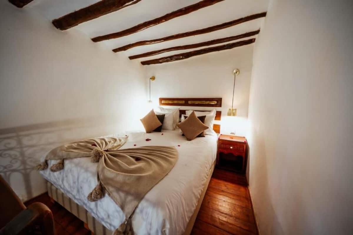Deluxe Double or Twin Room, Pool View (Chambre 5) | 8 bedrooms, premium bedding, minibar, in-room safe