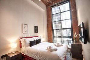 2 bedrooms, iron/ironing board, travel cot, WiFi