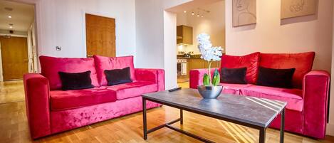 Una televisión, una oficina