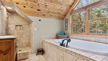 Een douche, een haardroger, handdoeken