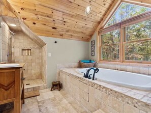 Een douche, een haardroger, handdoeken