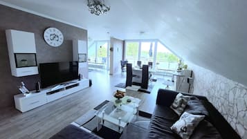 Fernseher, Videospiele, Bücher, Stereoanlage