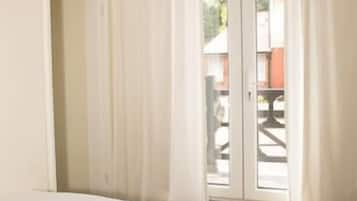 Iron/ironing board, free WiFi