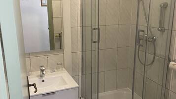 Shower, free toiletries, hair dryer, towels