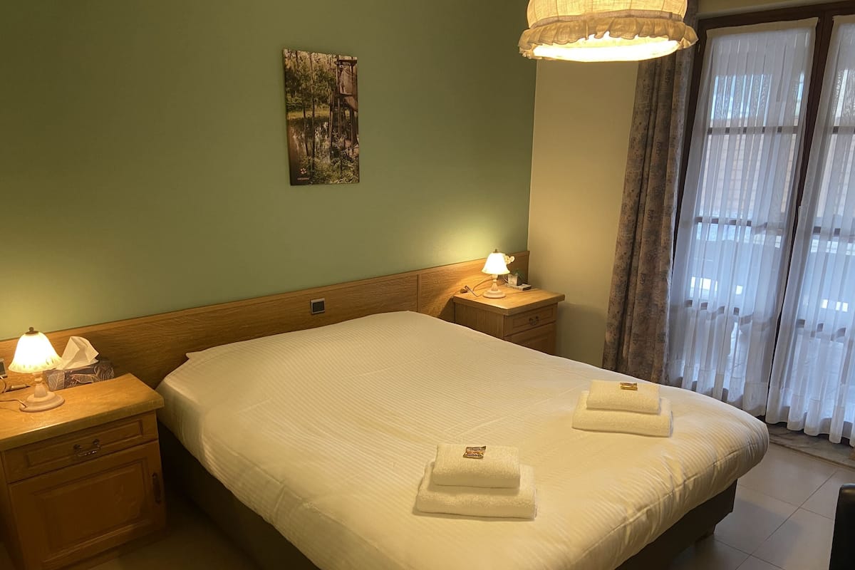 Standard Double Room, Courtyard View | Desk, laptop workspace, iron/ironing board (on request), WiFi (free)