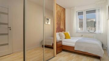 1 bedroom, desk, iron/ironing board, WiFi