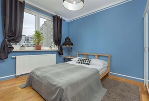 1 slaapkamer, een strijkplank/strijkijzer, wifi, beddengoed