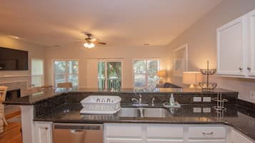Fridge, oven, stovetop, dishwasher