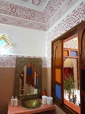 Quarto casal luxo | Banheiro | Produtos de toalete grátis, secador de cabelo