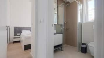 2 habitaciones, escritorio y espacio para trabajar con laptop