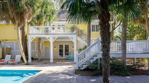 Pool - STUNNING 4BR OCEAN HOME WITH POOL, NEAR BEACH & COLIGNY SHOPS  HILTON HEAD (Hilton Head Island)