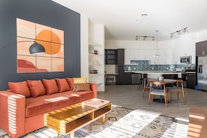 Living area - TWO Modern CozySuites at Town Lake Waterfront (Tempe)