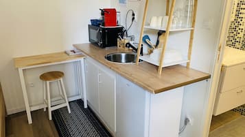 Microwave, coffee/tea maker, cookware/dishes/utensils