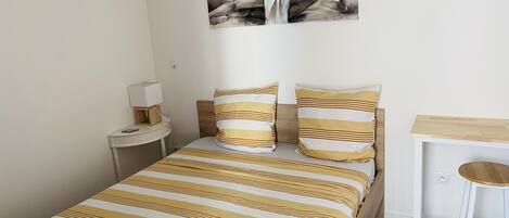 1 bedroom, free WiFi, bed sheets
