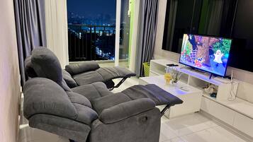 Premium Condo, 1 King Bed with Sofa bed, Kitchen, City View | Living area