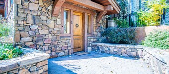 Lux Baldy Vista at Warm Springs Home + Hot Tub - Walk to SV Ski Lifts
