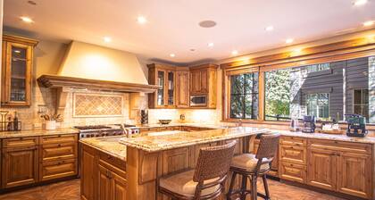 Lux Baldy Vista at Warm Springs Home + Hot Tub - Walk to SV Ski Lifts