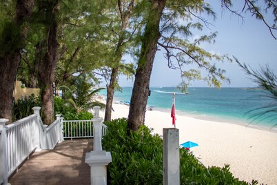 Sunrise Beach Resort - Ocean Blue Villa 
Paradise Island