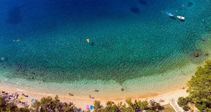 Villa UP with panoramic views of the sea, a heated 33 sqm Swimming pool, a Softub Whirlpool, Playground