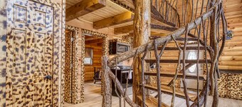 Handcrafted Home w/Private Hot Tub|Video Games