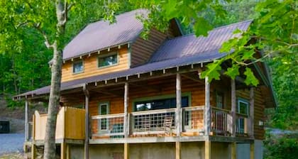 Adelaide's Den 2 Bedroom Cabin by RedAwning