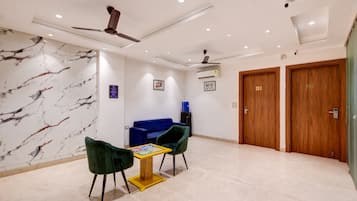 Een flatscreentelevisie