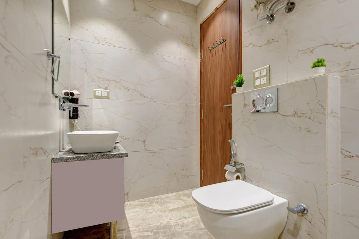 Deluxe Room With Balcony | Bathroom