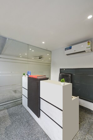 Reception - Qotel Hotel Signature BNB-Ashok Vihar (New Delhi)