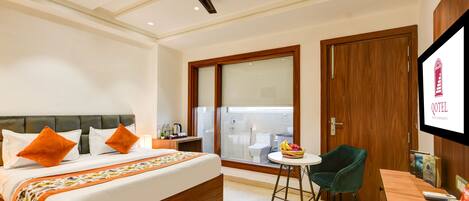 Escritorio y espacio para trabajar con laptop