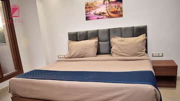 Deluxe Double Room | Desk, laptop workspace, soundproofing, free WiFi