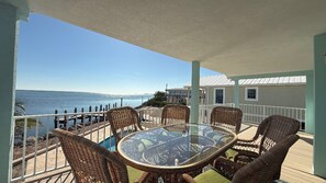 Outdoor dining - Hooked on the Blue 3 Bedroom 2 Bath Marathon Ocean front Home w/ Private Pool & 50` Dock (Marathon)
