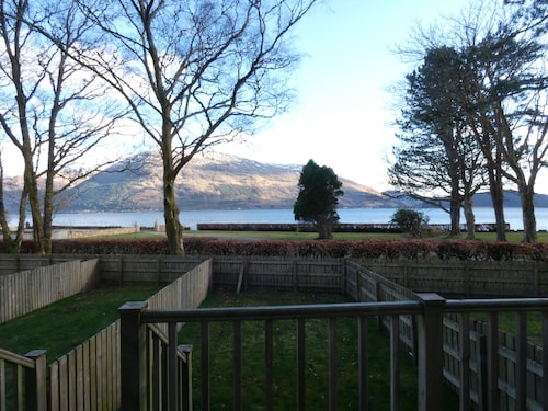 Tranquil surroundings close to the Loch beach access only 10 miles to Ben Nevis.