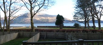 Tranquil surroundings close to the Loch beach access only 10 miles to Ben Nevis.