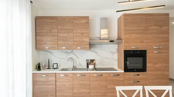 Frigorifero, forno, lavastoviglie, pentole/stoviglie/utensili