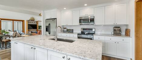 Microwave, dishwasher, coffee/tea maker