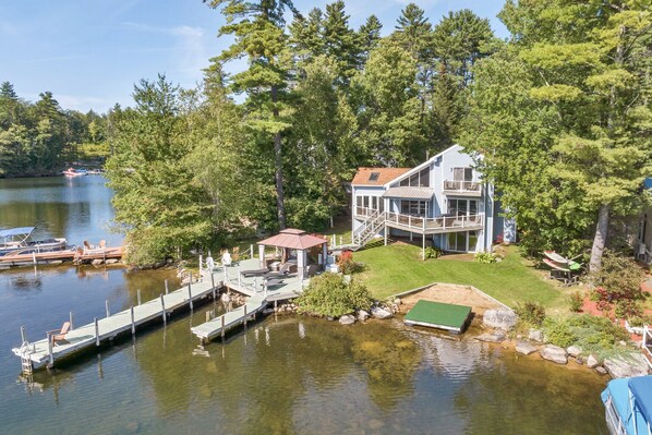 Exterior - Lake Winnipesaukee Waterfront Sandy Beach 28 Dock Gazebo Sleeps 10 (Moultonborough)