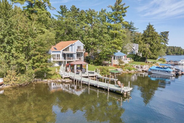 Exterior - Lake Winnipesaukee Waterfront Sandy Beach 28 Dock Gazebo Sleeps 10 (Moultonborough)