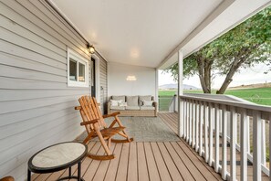 Terrace/patio - Klamath Falls Home on 189 Acres: Fire Pit & Grill! (Klamath Falls)