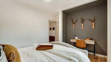 House (2 Bedrooms) | 2 bedrooms, iron/ironing board, bed sheets