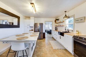 House (2 Bedrooms) | Private kitchen | Microwave, oven, stovetop, dishwasher - Klamath Falls Home on 189 Acres: Fire Pit & Grill! (Midland)