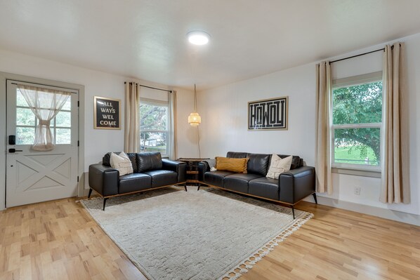 Living area - Klamath Falls Home on 189 Acres: Fire Pit & Grill! (Klamath Falls)