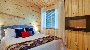 Rumah (1 Bedroom) | 1 kamar tidur, ruang kerja ramah laptop, dan seprai linen