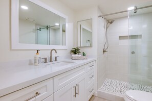 Apartamento (2 Bedrooms) | Baño | Ducha