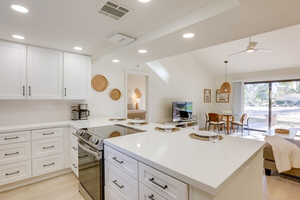 Huoneisto (2 Bedrooms) | Yksityinen keittiö | Talouspaperi